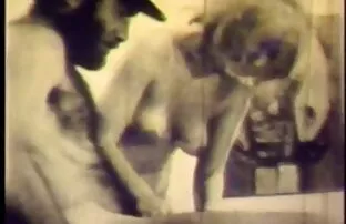 XXX काले आदमी के साथ एक युवा लड़की और हिंदी सेक्सी मूवी मुंह में गोली मार दी