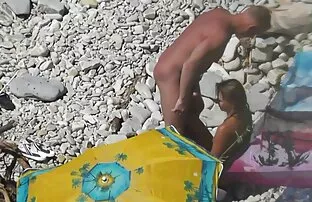 XXX चिकनी लड़की के साथ काले बाल कुत्ते के साथ ट्रेनर पर सेक्सी वीडियो में हिंदी मूवी रेत