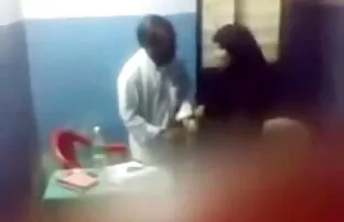 XXX झो चूसना बड़ा काला मुर्गा के सेक्सी वीडियो फुल फिल्म माध्यम से एक छेद में दीवार