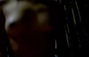 XXX टैटू के साथ नग्न लड़की उसे सेक्सी फिल्म हिंदी मूवी में बिल्ली चाट