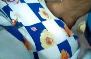 XXX कपड़े भोजपुरी हिंदी सेक्स मूवी के साथ बेडरूम में सुंदर चलना