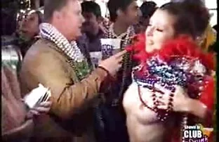 XXX लड़की हरे रंग में है और एक बड़ा आदमी की तरह एक और सेक्सी पिक्चर हिंदी फुल मूवी सेक्स.