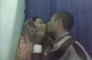 XXX काले प्रदर्शन मौखिक सेक्स सोफे सेक्सी फुल फिल्म पर