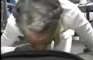 XXX एक काले आदमी के सेक्सी मूवी हिंदी सेक्सी मूवी साथ बिस्तर में पहला यौन अनुभव