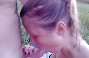 XXX एक लड़की चमड़े के सोफे है सेक्सी मूवी हिंदी