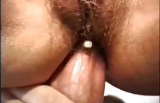XXX आकर्षक आदमी बार में बियर के बजाय सेक्सी वीडियो में हिंदी मूवी पेय प्रदान करता है