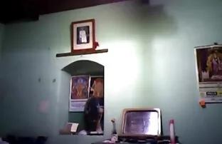XXX दीवार में छेद में सदस्य की सवारी करने के बाद, आदमी उसे एक सुंदर लड़की साउथ सेक्सी मूवी हिंदी के पास ले गया